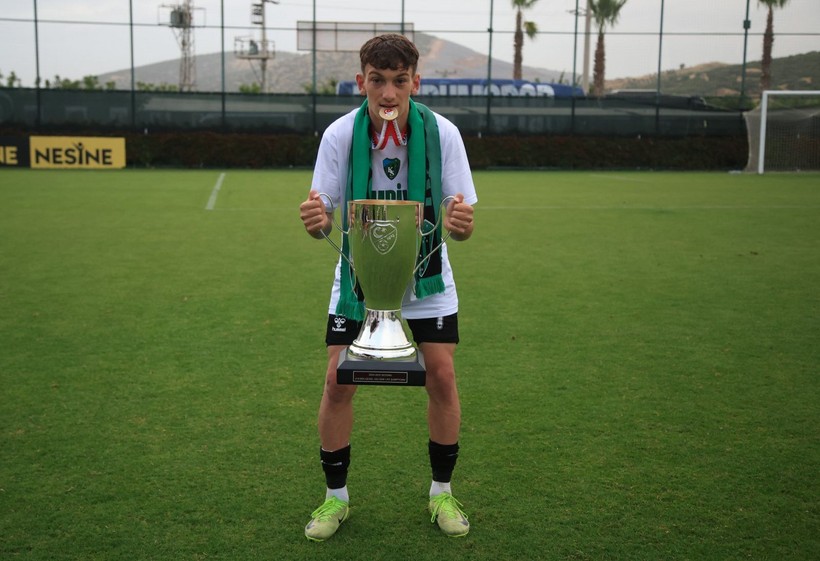 Kocaelispor U-19’da büyük coşku… Şampiyonluk bizim kupa bizim! Foto Galeri - Resim: 48