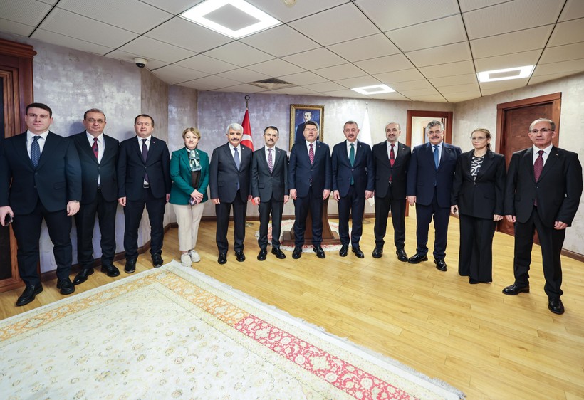 Yılmaz Tunç'tan Tahir Büyükakın'a ziyaret: Dip çamuru hakkında bilgi aldı - Resim : 2