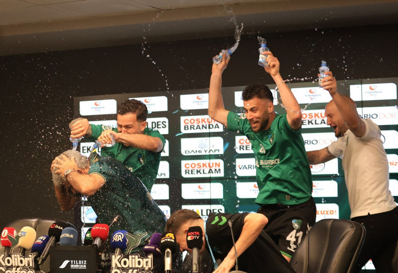 İsmet Taşdemir’den unutamayacağı basın toplantısı! Nasıl ıslandı belli değil! - Resim: 3