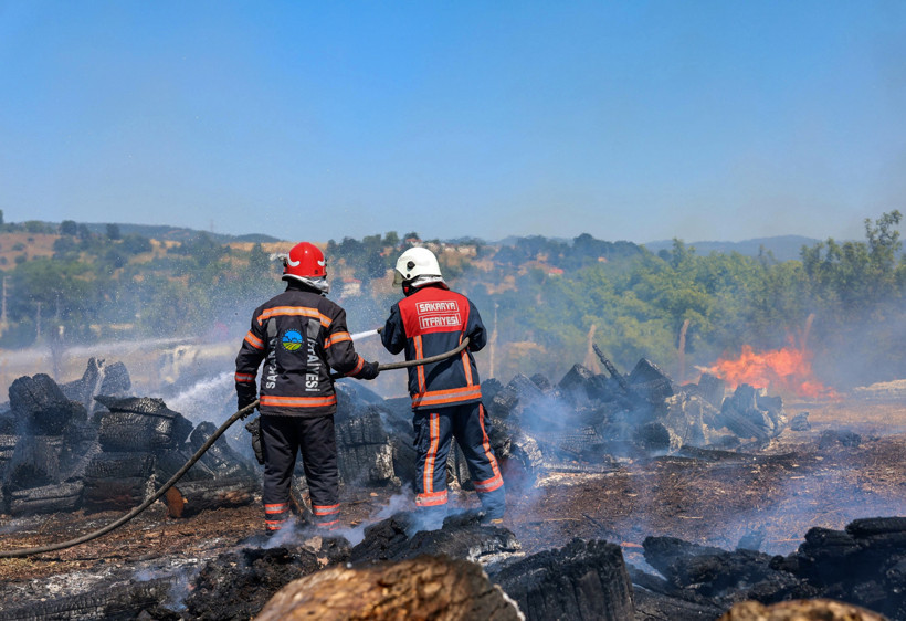 Ormanlık alanda korkutan yangın! Ekipler seferber oldu - Resim : 3