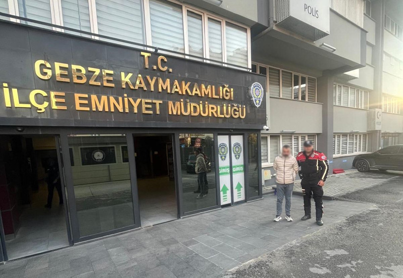 3 yıl 7 ay hapis cezası ile aranıyordu... Yakayı ele verdi! - Resim : 1