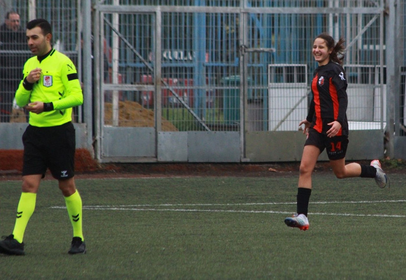 Gölcükspor - Derince Yavuzspor kadın futbol maçının fotoğrafları - Resim: 6