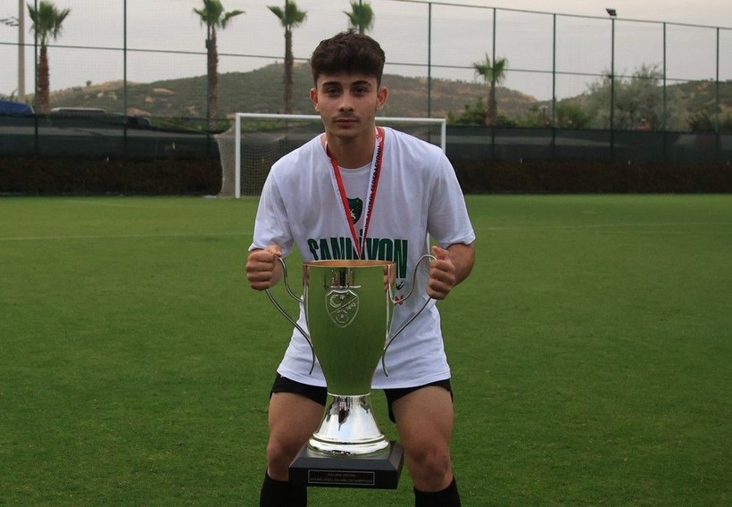 Kocaelispor U-19’da büyük coşku… Şampiyonluk bizim kupa bizim! Foto Galeri - Resim: 44