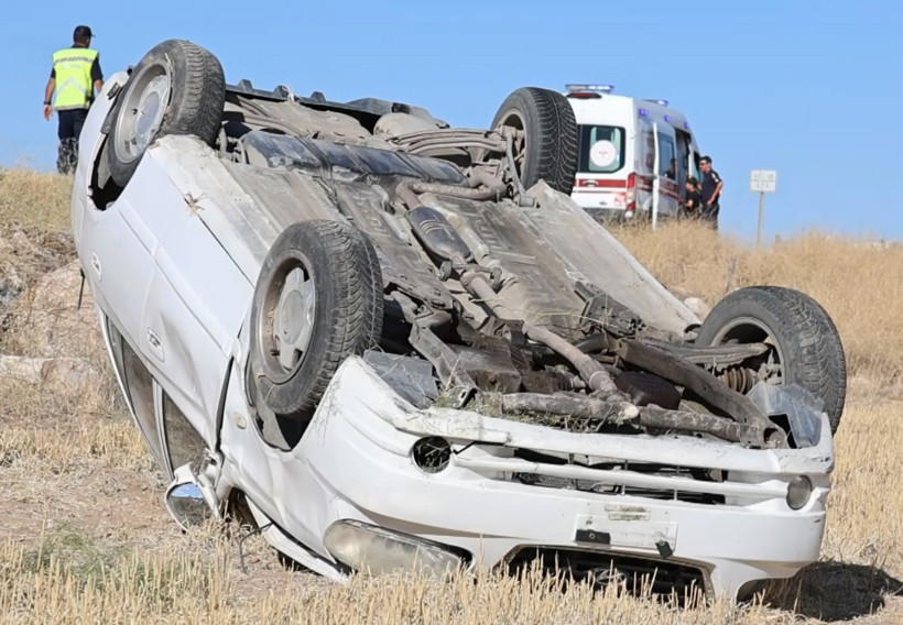 Otomobil şarampole yuvarlandı: Anne ile kızı ölümden döndü! - Resim : 1