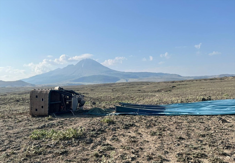 Feci kaza! 2 sıcak hava balonu yere çakıldı - Resim : 1