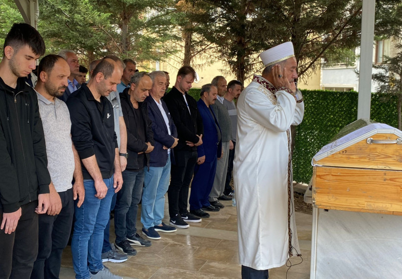 16 yaşındaki çocuk derede boğulmuştu! Son yolculuğuna uğurlandı - Resim : 2