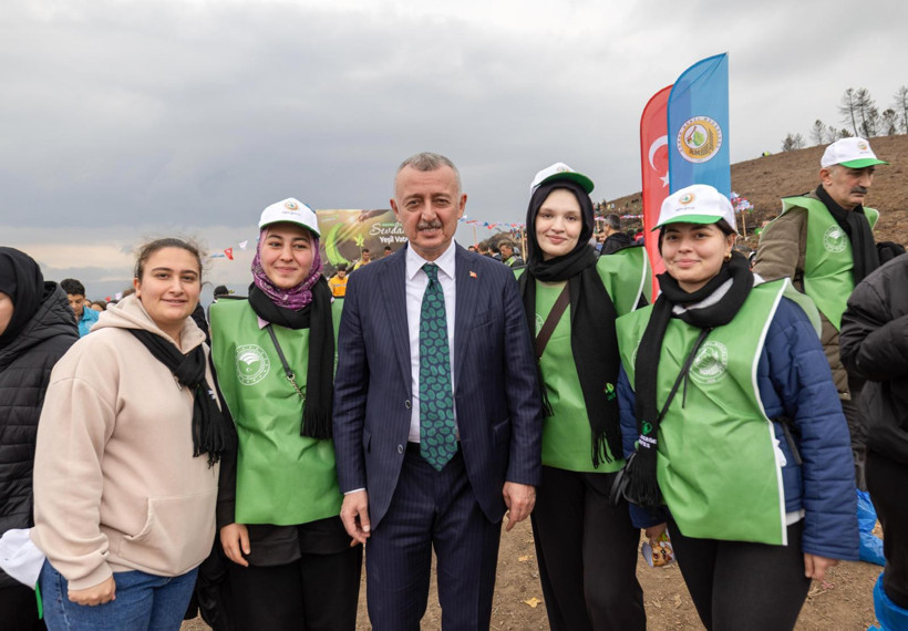 Karamürsel'de yaralar sarılıyor: Binlerce fidan doğaya can verecek - Resim : 3