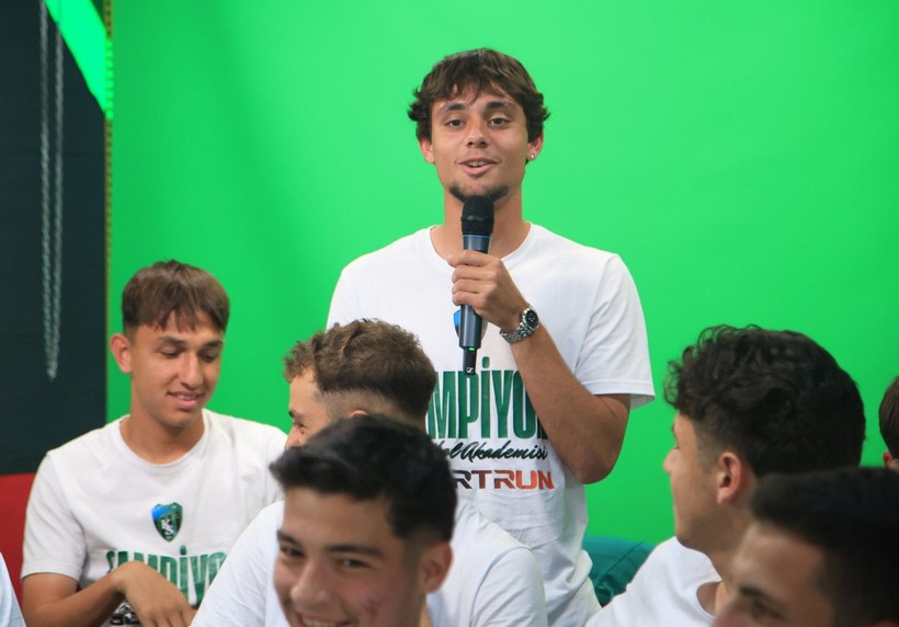 Kocaelispor U-19 Nokta TV stüdyolarında - Foto Galeri- - Resim: 57