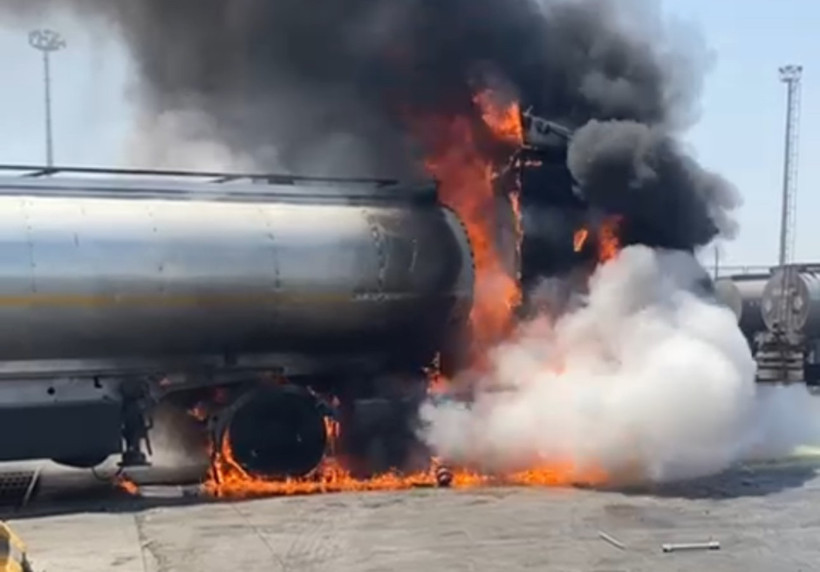 Akaryakıt yüklü tanker alev alev yandı! - Resim : 1