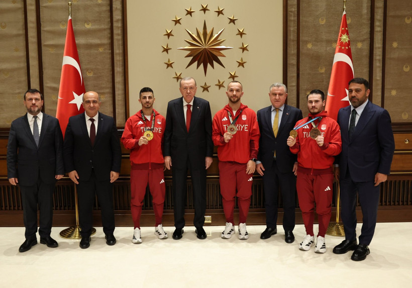 Cumhurbaşkanı Recep Tayyip Erdoğan, Eray Şamdan ve şampiyonları ağırladı - Resim : 1