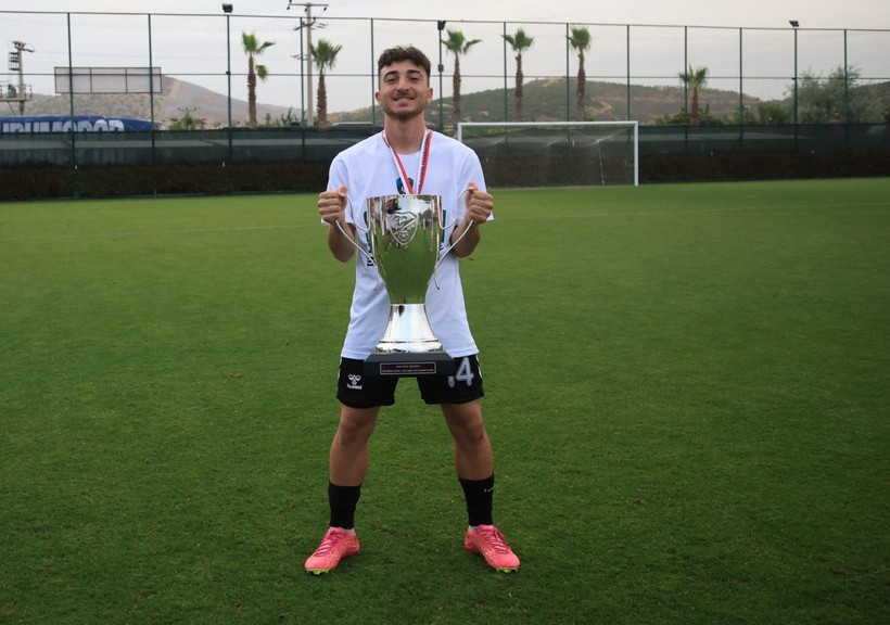 Kocaelispor U-19’da büyük coşku… Şampiyonluk bizim kupa bizim! Foto Galeri - Resim: 53