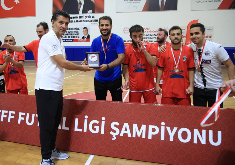 Ferhat Yıldırım Çakar: Otogarda yattığımız günler oldu - Resim : 2
