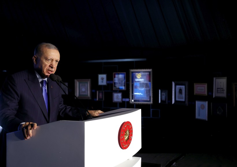 Cumhurbaşkanı Recep Tayyip Erdoğan: Sanatçıları fişlediler, sporcuları fişlediler... - Resim : 1
