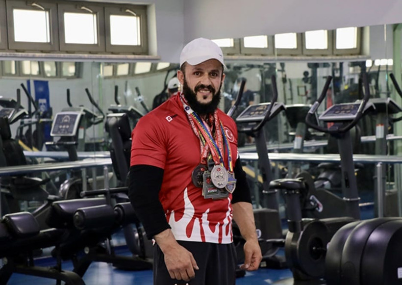 Kocaelili sporcu İsrail bayrağına düğüm attı - Resim : 1