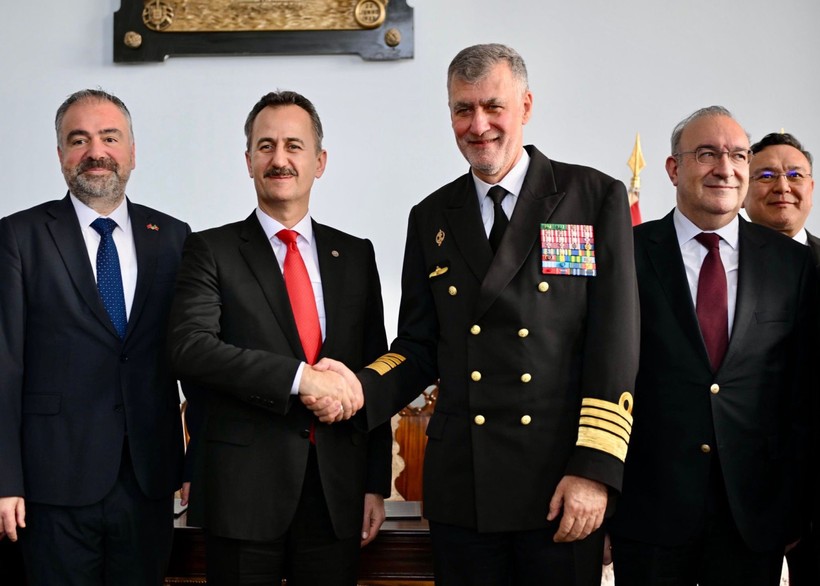 Savunma Sanayii Başkanı Haluk Görgün, Portekiz’de: İmza törenine katıldı - Resim : 1