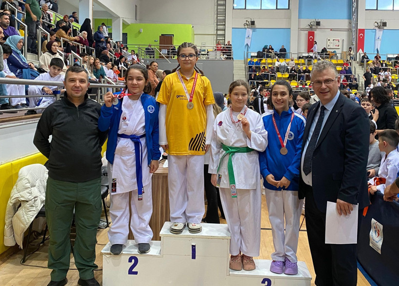 Başiskeleli genç karateciler tulum çıkardı! - Resim : 7