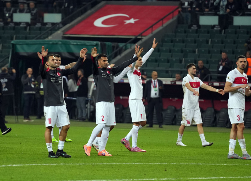 Milli Takım'dan Kocaeli'de galibiyet sevinci - Resim : 2