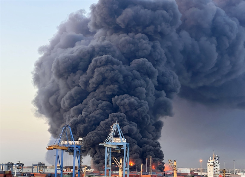 Port Sudan Limanında patlama ve yangınlar meydana geldi - Resim : 1