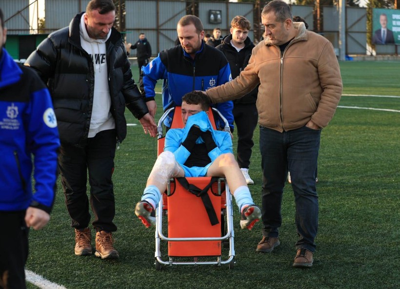 Gol sevincine koşarken sakatlandı! - Resim : 1