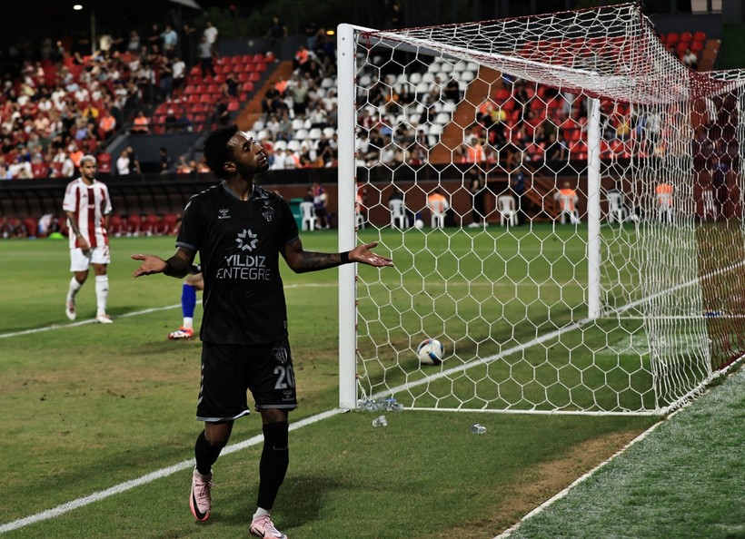 Mendes 1 yıl daha Kocaelispor'da! - Resim : 1