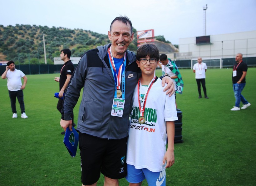 Kocaelispor U-19’da büyük coşku… Şampiyonluk bizim kupa bizim! Foto Galeri - Resim: 56
