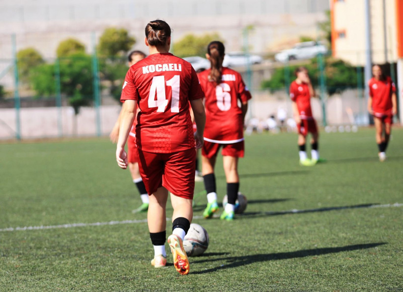 Kocaeli Kadın Futbol Kulübü – Arapçeşme maçı fotoğraf galerisi - Resim: 15