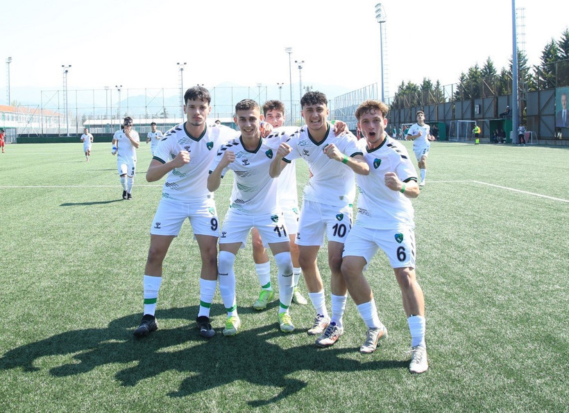 Kocaelispor U-17 sezonu galibiyetle tamamladı! “4-1” - Resim : 4