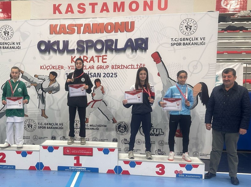 Körfezli karatecilerden 5 sporcu ile 5 şampiyonluk - Resim : 6