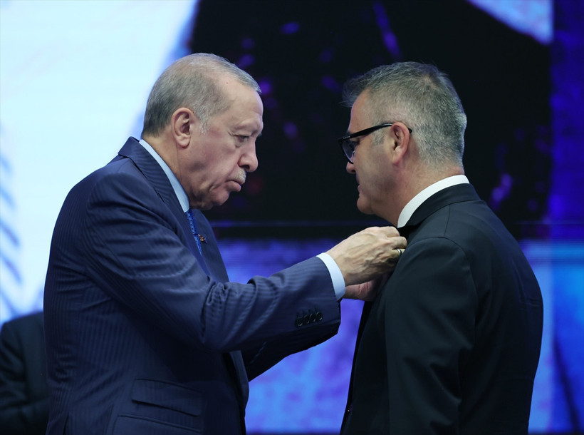 Partilerinden istifa ettiler... Rozetlerini Cumhurbaşkanı Erdoğan taktı - Resim : 2