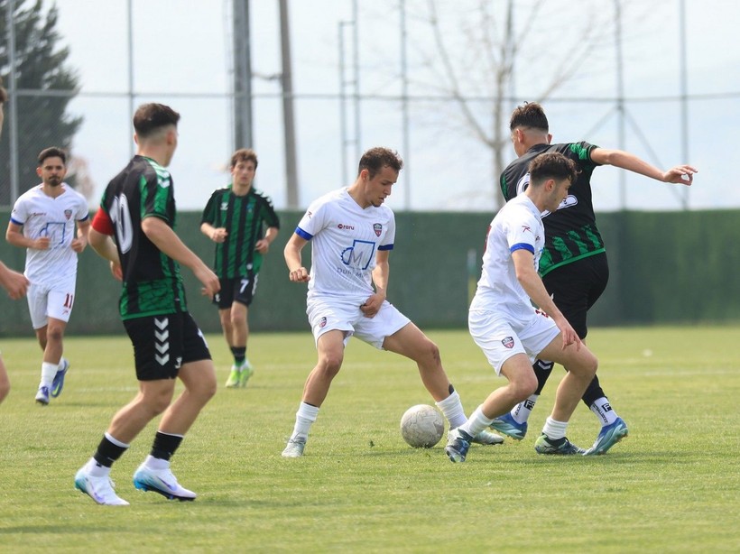 Kocaelispor - Mustafakemalpaşaspor maçının fotoğrafları - Resim: 1