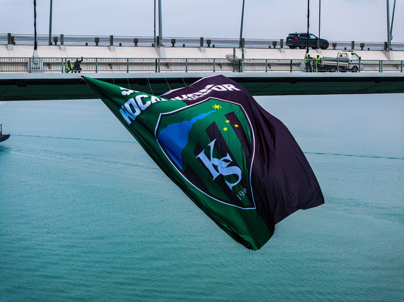 Kocaelispor bayrağı, Osmangazi Köprüsü’ne asıldı - Resim : 2