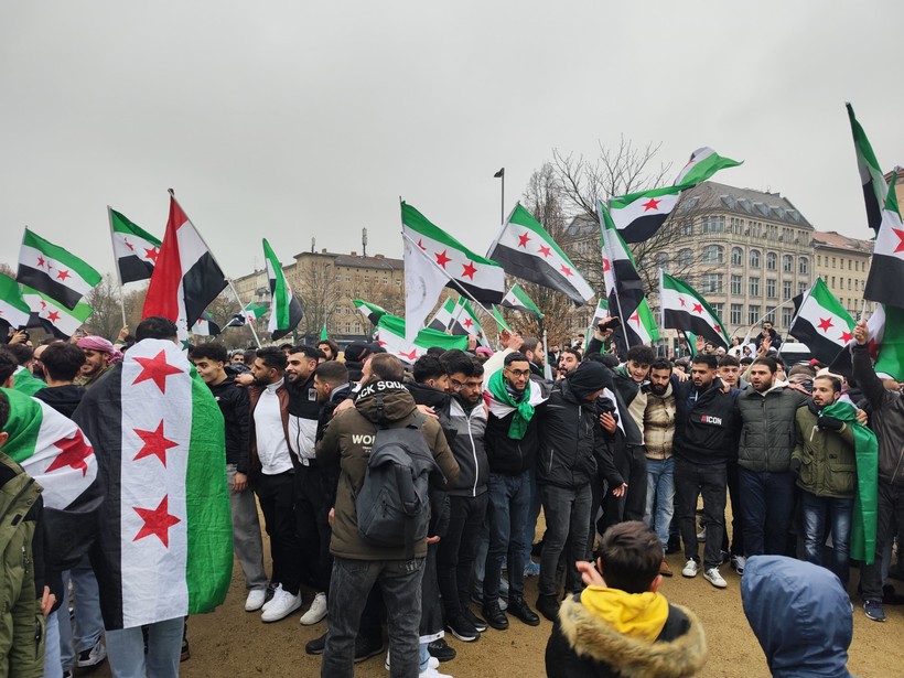 Berlin sokakta! Esad rejiminin devrilmesi kutlandı - Resim : 1