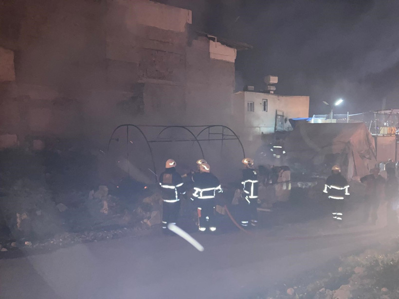 Kümes olarak kullanılan çadır alevlere teslim oldu - Resim : 1