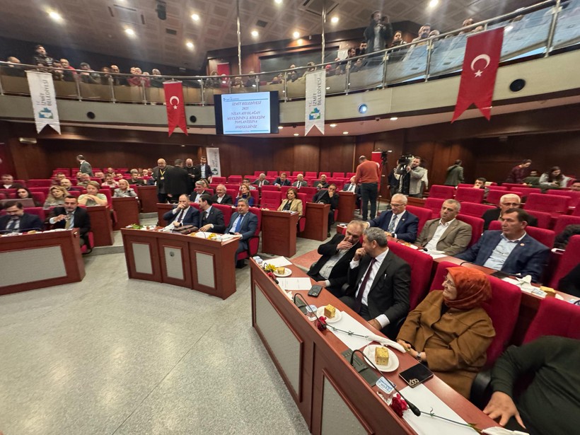İzmit Belediyesine 296 milyonluk kredi yetkisi - Resim : 1