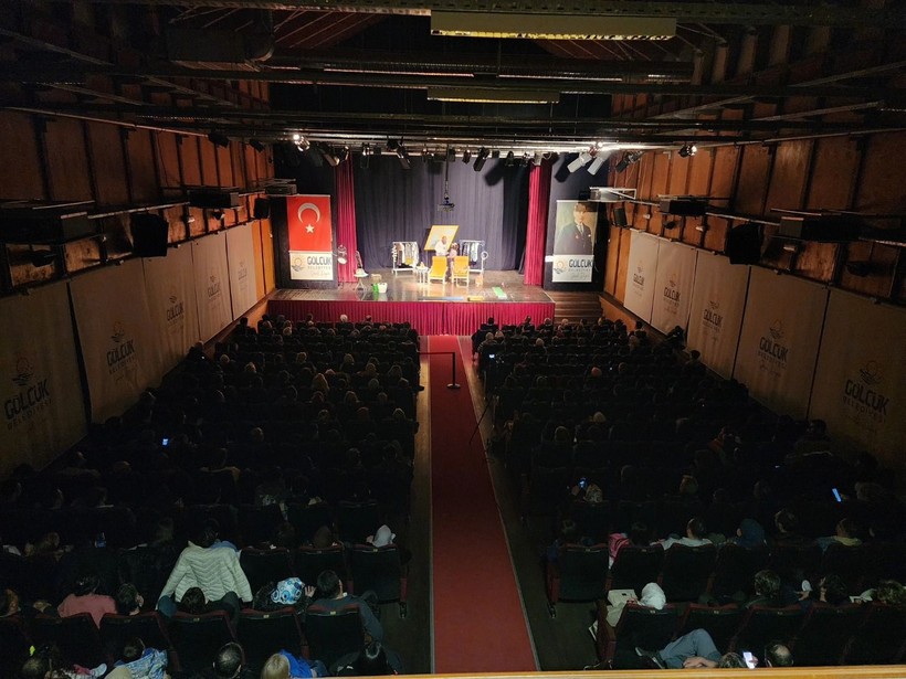 ''Parça Tesirli Pazarlar'' Gölcük'te kahkaha dolu bir gece yaşattı - Resim: 1
