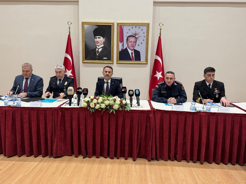 Kocaeli'de 8 insan kaçakçısı yakalandı - Resim : 1