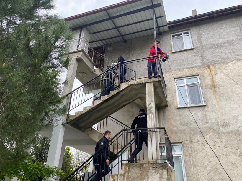 Oturma odası bir anda yanmaya başladı! - Resim : 1