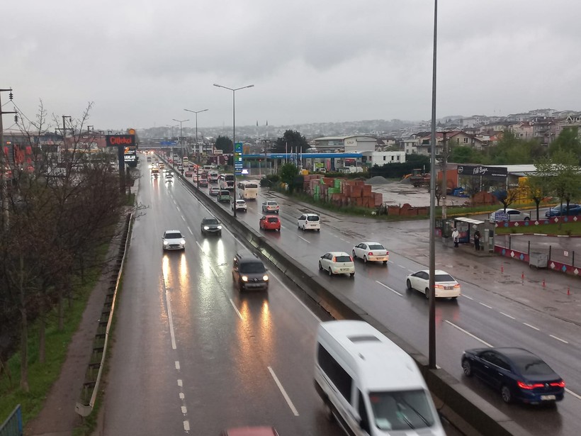 Kocaeli'de sabah saatlerinde trafik çilesi... Araç yoğunluğu oluştu! - Resim : 1
