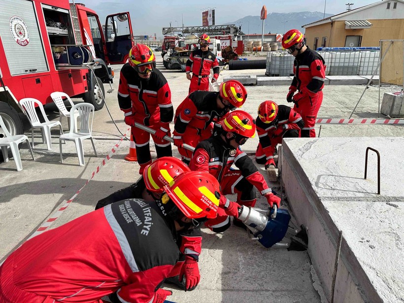 Kocaeli Büyükşehir İtfaiyesi zor günler için akredite olacak - Resim: 8