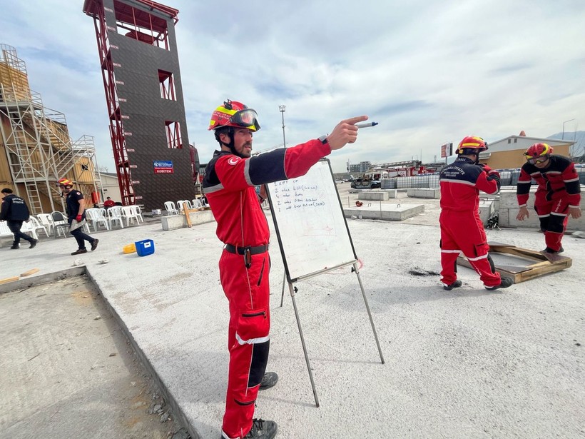 Kocaeli Büyükşehir İtfaiyesi zor günler için akredite olacak - Resim: 2