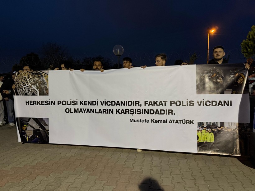 AK Parti Derince İlçe Gençlik Kolları polislerimizi unutmadı! - Resim : 3