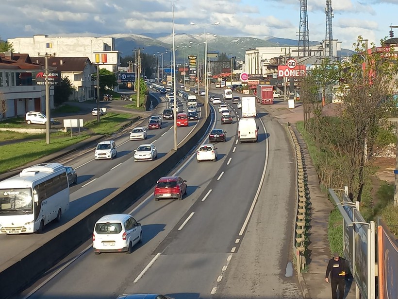 Kocaeli'de sürücüler için haftanın son iş günü trafik çilesine dönüştü! - Resim : 3