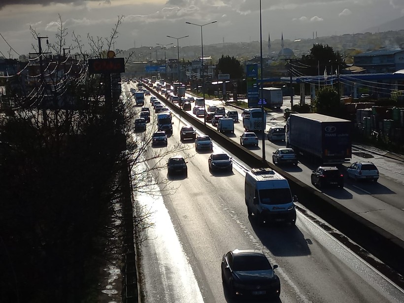 Kocaeli'de sürücüler için haftanın son iş günü trafik çilesine dönüştü! - Resim : 2