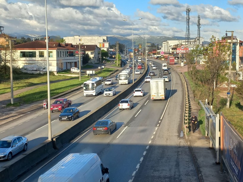 Kocaeli'de sürücüler için haftanın son iş günü trafik çilesine dönüştü! - Resim : 1