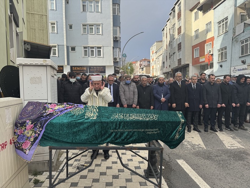 Menenjit tedavisi gördüğü hastanede ölen çocuğun cenazesi toprağa verildi - Resim : 2