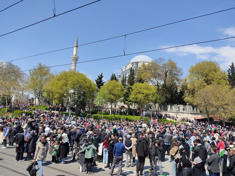 İstanbul'da Filistin'e destek yürüyüşü yapıldı - Resim : 3