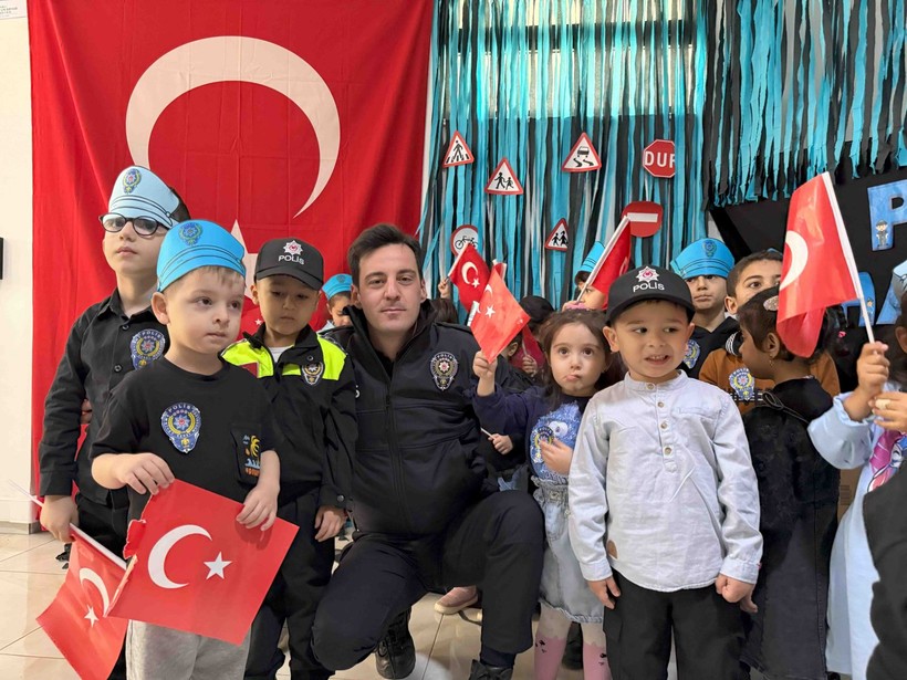 Anne Şehir’de polislere sürpriz kutlama - Resim: 3