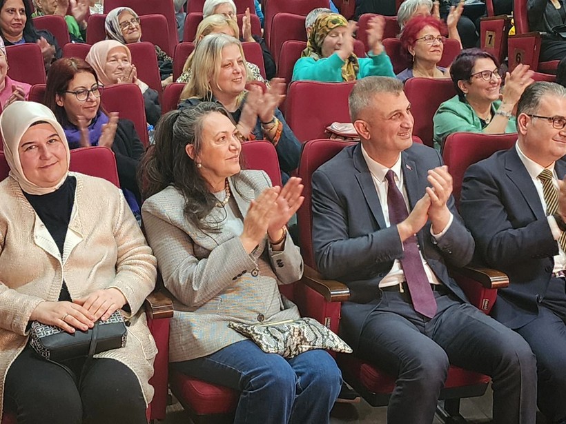 Gölcüklü kadınların tiyatro performansı, hayran bıraktı - Resim: 2