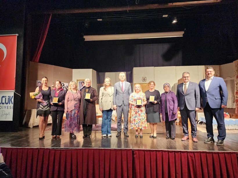 Gölcüklü kadınların tiyatro performansı, hayran bıraktı - Resim: 5