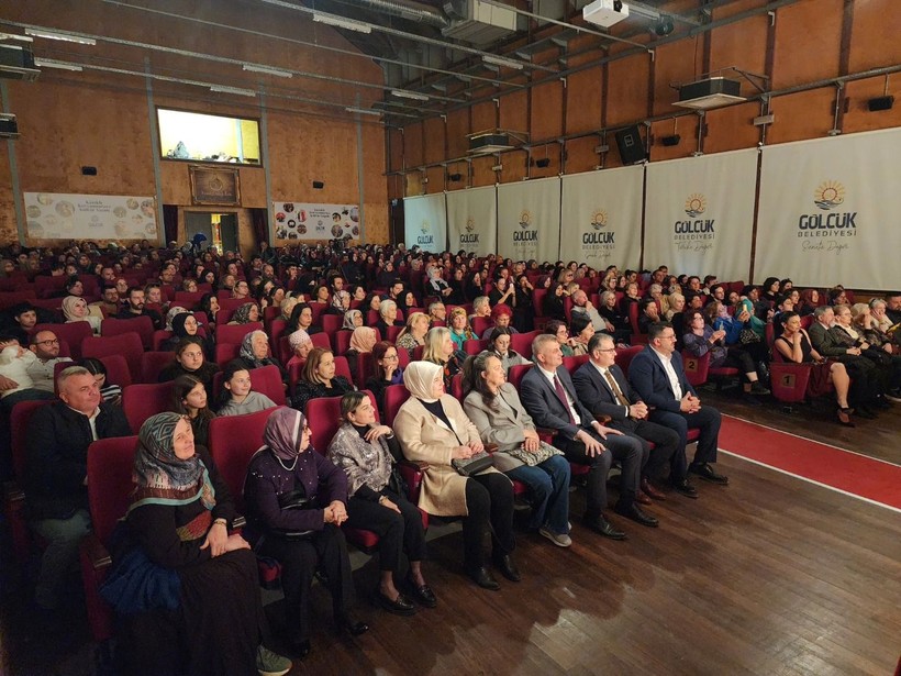 Gölcüklü kadınların tiyatro performansı, hayran bıraktı - Resim: 8